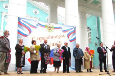12 июня 2017 в День России в Бокситогорском районе состоялось торжественное чествование супружеских пар, проживших в браке 50 и 60 лет