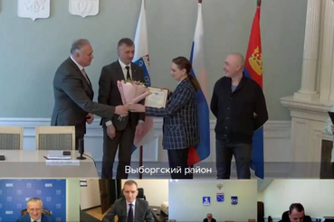 Родители тройняшек из Выборга получили сертификат на 3 млн рублей