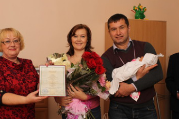Торжественная регистрация рождения ребенка в родильном отделении Бокситогорской больницы Ленинградской области