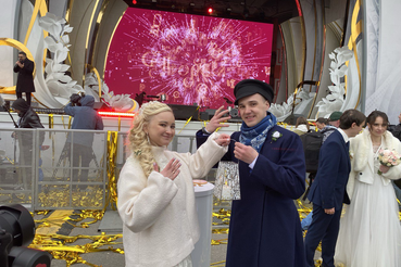 Ленинградская пара зарегистрировала брак на Всероссийском свадебном фестивале выставке «Россия» на ВДНХ